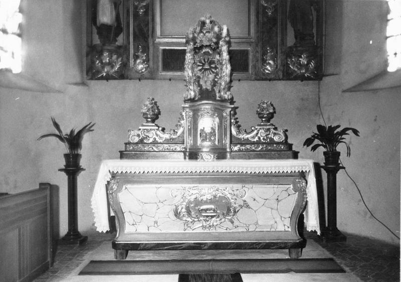 maître-autel, tabernacle, exposition, retable, 2 reliquaires, vue générale - © Ministère de la Culture (France), Médiathèque du patrimoine et de la photographie (objets mobiliers), tous droits réservés