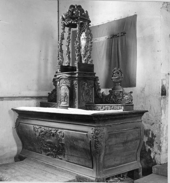 maître-autel, tabernacle, exposition, retable, 2 reliquaires, vue générale - © Ministère de la Culture (France), Médiathèque du patrimoine et de la photographie (objets mobiliers), tous droits réservés