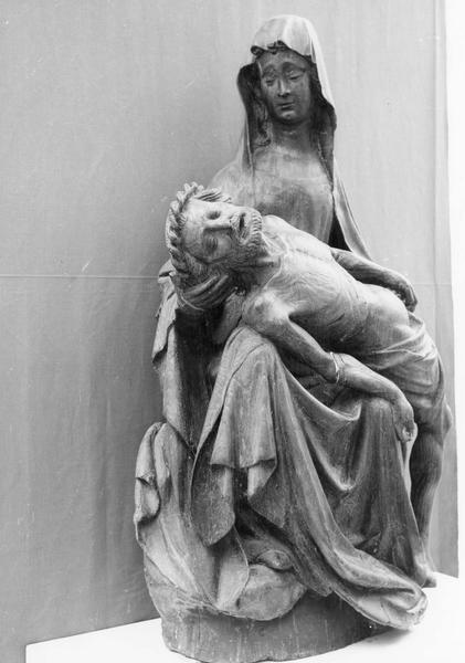 groupe sculpté : Vierge de Pitié, vue générale - © Ministère de la Culture (France), Médiathèque du patrimoine et de la photographie (objets mobiliers), tous droits réservés