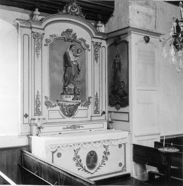 autel secondaire, retable, statue : Vierge à l'Enfant (Mère admirable), tableau : Notre-Dame, vue générale - © Ministère de la Culture (France), Médiathèque du patrimoine et de la photographie (objets mobiliers), tous droits réservés