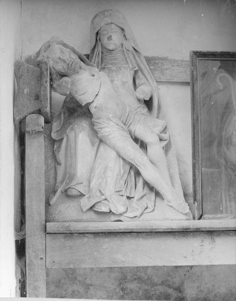 groupe sculpté : Vierge de Pitié, vue générale