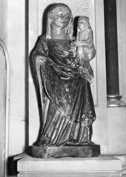 statue : sainte Anne portant la Vierge, vue générale