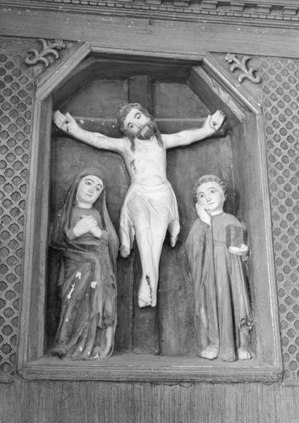 bas-relief : le Christ en croix entre la Vierge et saint Jean, vue générale - © Ministère de la Culture (France), Médiathèque du patrimoine et de la photographie (objets mobiliers), tous droits réservés