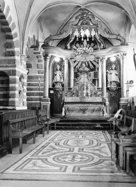 maître-autel, gradin, tabernacle, exposition, retable, sculpture : gloire, ciborium (baldaquin), 2 statues : Saint Martin évêque et Saint Nicolas évêque, vue générale