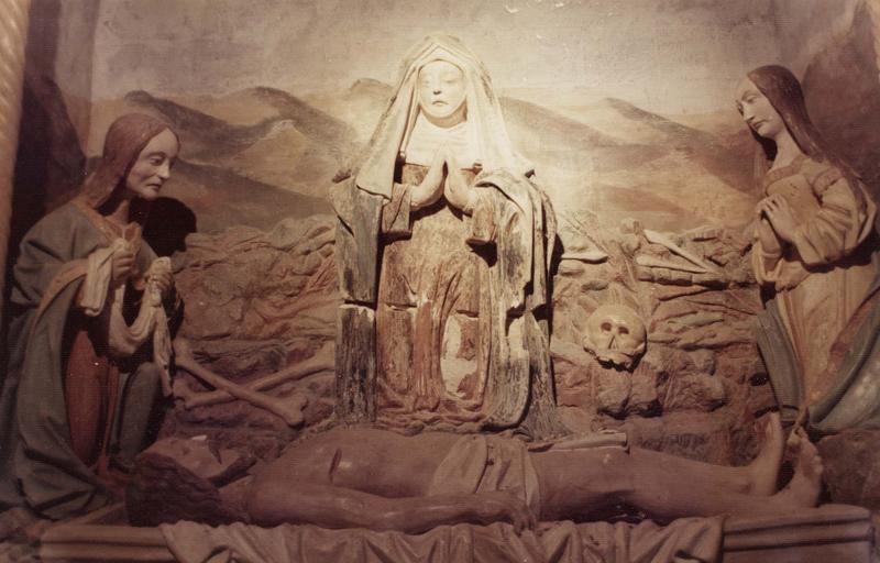 groupe sculpté : la mise au tombeau, vue partielle