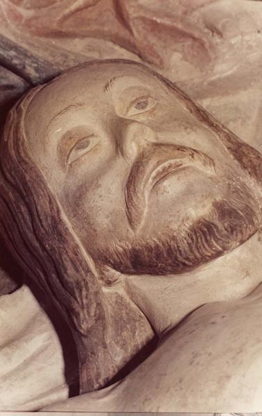 groupe sculpté : la mise au tombeau, détail du visage du Christ