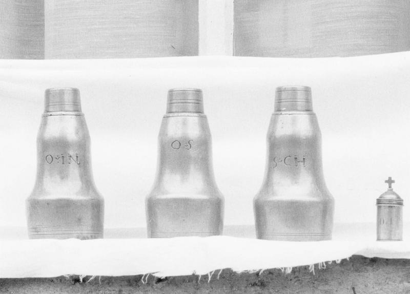 3 ampoules aux saintes huiles, vue générale - © Ministère de la Culture (France), Médiathèque du patrimoine et de la photographie (objets mobiliers), tous droits réservés
