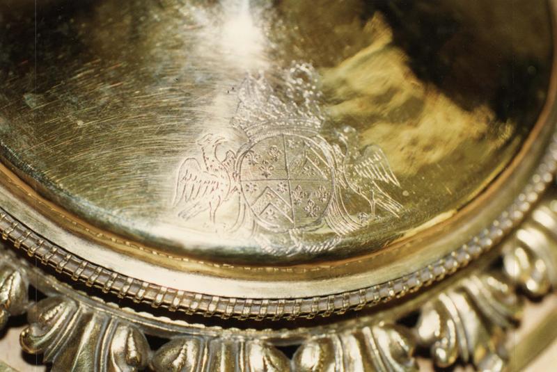 calice, détail des armoiries - © Ministère de la Culture (France), Médiathèque du patrimoine et de la photographie (objets mobiliers), tous droits réservés