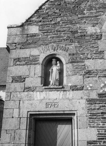 statue : Vierge à l'enfant, vue générale - © Ministère de la Culture (France), Médiathèque du patrimoine et de la photographie (objets mobiliers), tous droits réservés