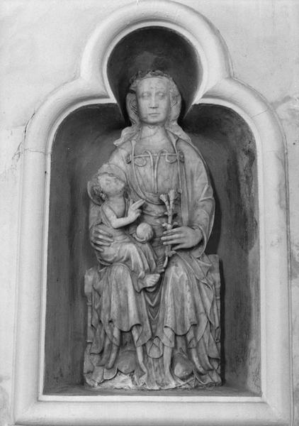 statue : Vierge à l'enfant assise, vue générale - © Ministère de la Culture (France), Médiathèque du patrimoine et de la photographie (objets mobiliers), tous droits réservés