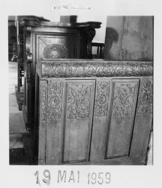 stalle du chapelain, agenouilloir, vue générale - © Ministère de la Culture (France), Médiathèque du patrimoine et de la photographie (objets mobiliers), tous droits réservés