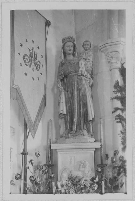 statue : Vierge à l'Enfant