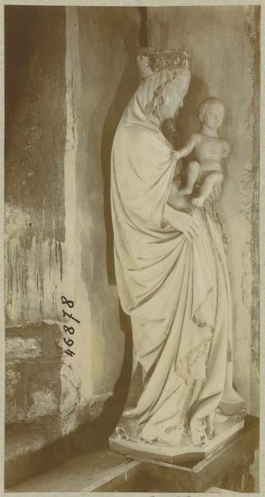 statue : Vierge à l'Enfant, profil droit - © Ministère de la Culture (France), Médiathèque du patrimoine et de la photographie, diffusion GrandPalaisRmn Photo