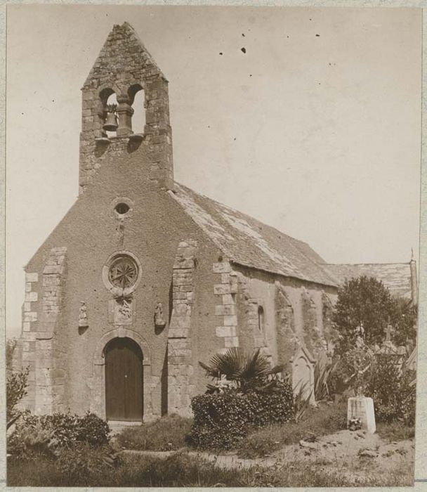 bas-relief : Vierge de Pitié entre deux statues de saints