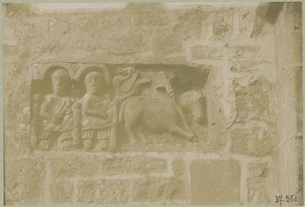 bas-relief : L'Agneau Mystique et deux apôtres - © Ministère de la Culture (France), Médiathèque du patrimoine et de la photographie, Diffusion RMN-GP