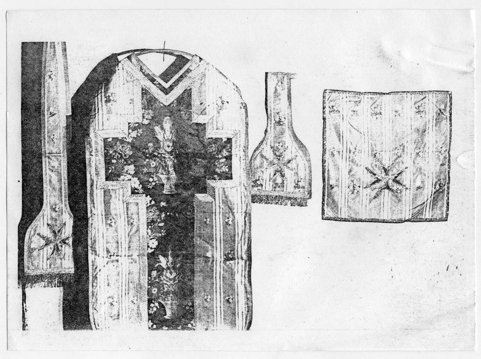 ornement liturgique : chasuble,étole, manipule, voile de calice et chape, (photocopie numérisée)