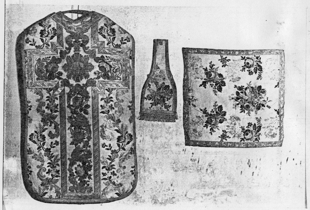 chasuble, manipule et voile de calice (ornement blanc), (photocopie numérisée)