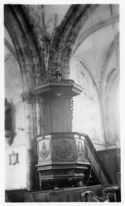 chaire à prêcher aux armes de la famille Davy