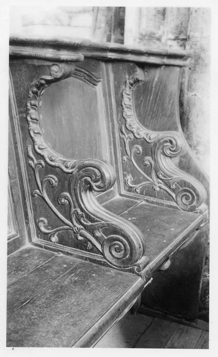 Deux paires de stalles