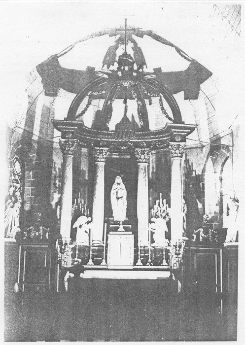 autel (maître-autel), gradin, tabernacle, retable, ciborium et deux portes de sacristie, (photocopie numérisée)