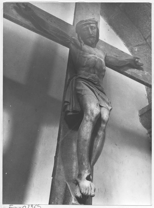 Statue : Christ en croix