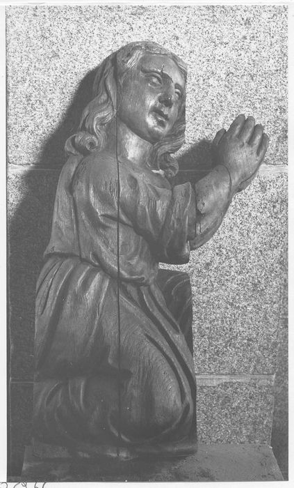 Statue : Madeleine agenouillée