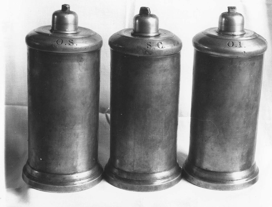 trois grand ampoules