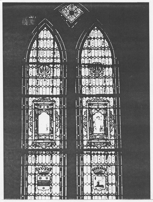 Verrière à deux lancettes : Sainte couronnée tenant un sceptre et une église (Sainte Clotilde ?) et Saint prophète ou évangéliste