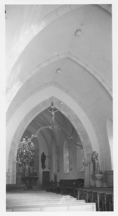 Poutre de gloire dite perque et statue : Christ en croix