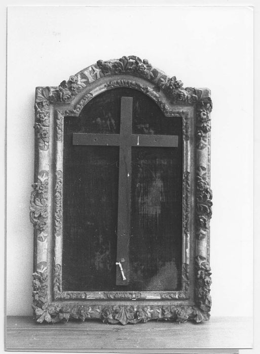 cadre de bois doré, avec croix