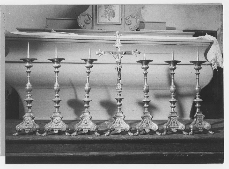 garniture d’autel, six flambeaux, croix d‘autel 