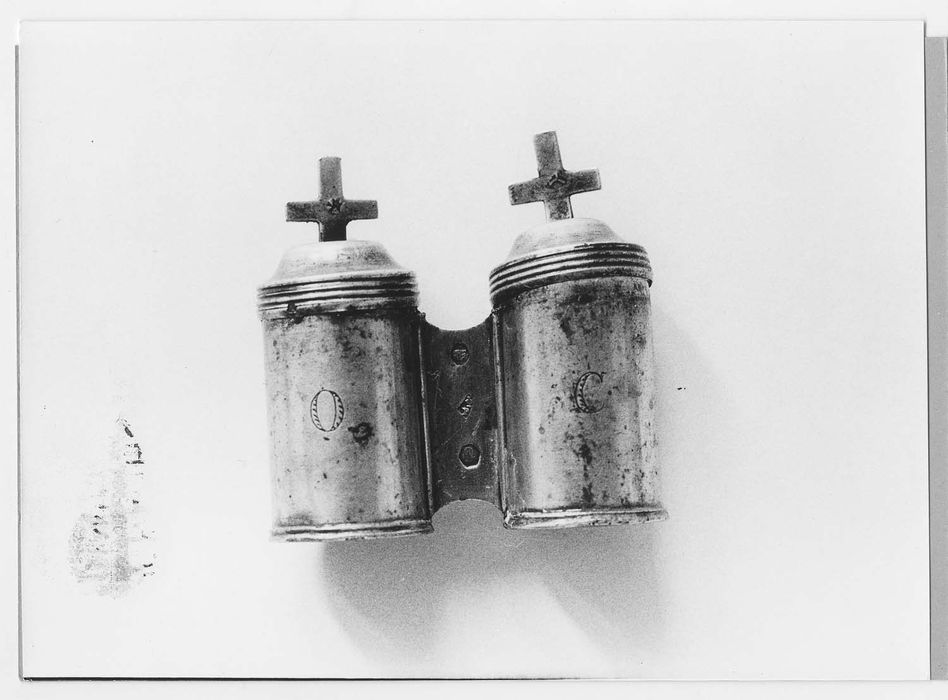deux ampoules aux saintes huiles, (photocopie numérisée)