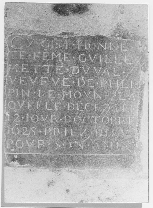 plaque funéraire de Guillemette Duval, veuve de Philipin Le Moyne