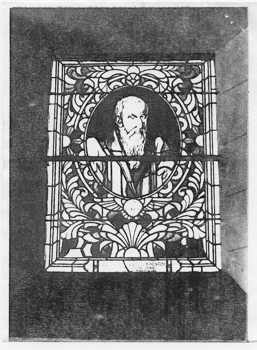 Deux verrières : Guillaume Postel et Messire Pierre Crestey