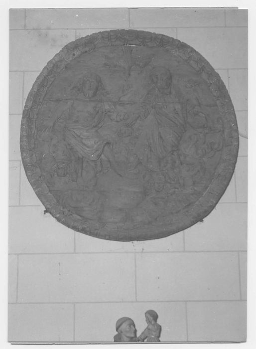 Bas-relief (médaillon) : Trinité