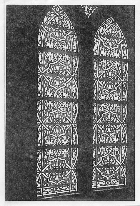 Quatre verrières à fleurs et rinceaux