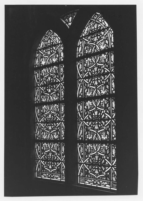 deux verrières à fleurs et rinceaux
