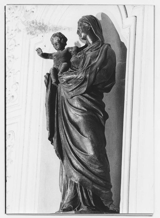 Statue : Vierge à l'Enfant