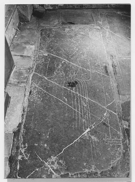 Dalle funéraire de Marthe du Saussey