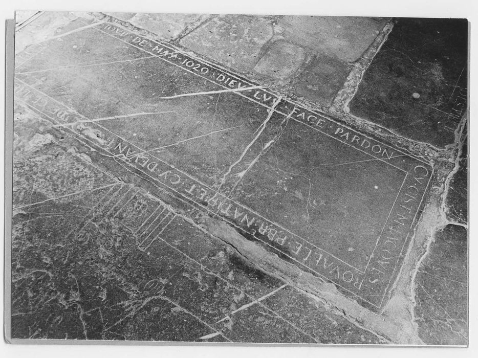 Dalle funéraire de Jacques Roualle