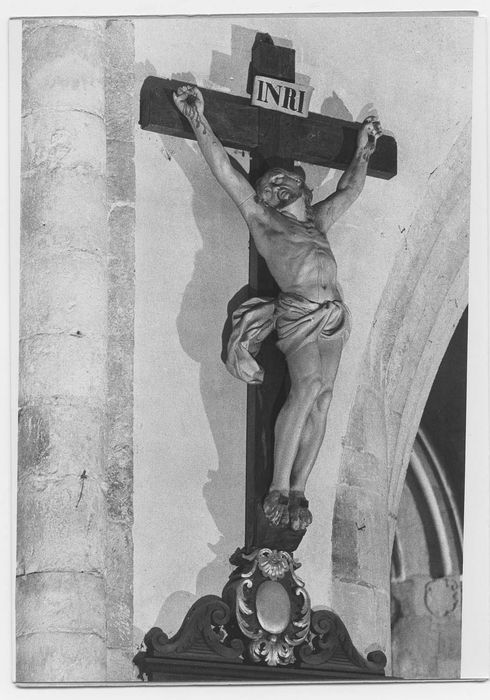 Statue : Christ en croix