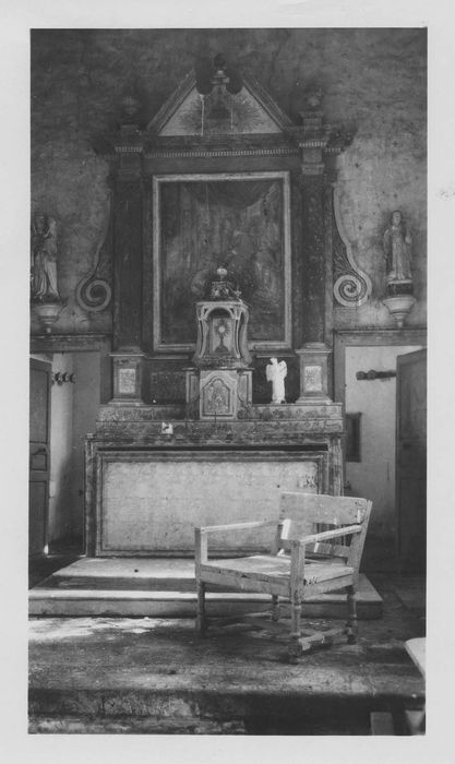 autel (maître-autel), tabernacle, exposition, retable, son tableau : Présentation de la sainte Vierge, et lampe de sanctuaire