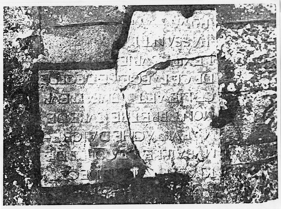 fragments de plaque funéraire d'Eustache Daigremont, (photocopie numérisée)