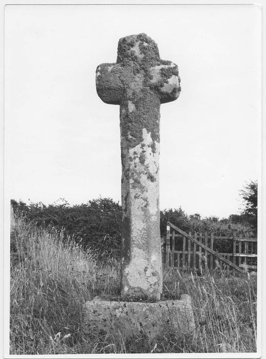 croix de chemin dite croix de la Mielle ou des Camps