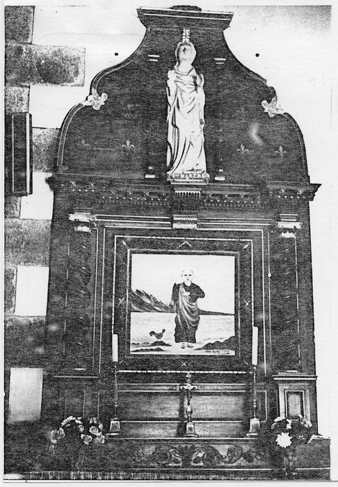 autel latéral sud avec gradin, retable et le cadre du tableau, statue sainte Marthe (photocopie numérisée)