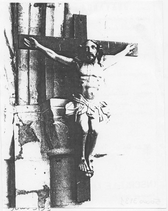 Statue : Christ en croix