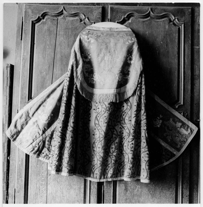 chape (ornement rose)