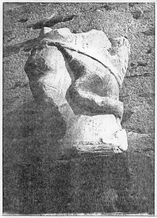 fragment de statue : Tête de saint roi (saint Louis ?), (photocopie numérisée) 