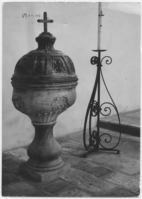 Fonts baptismaux et leur couvercle