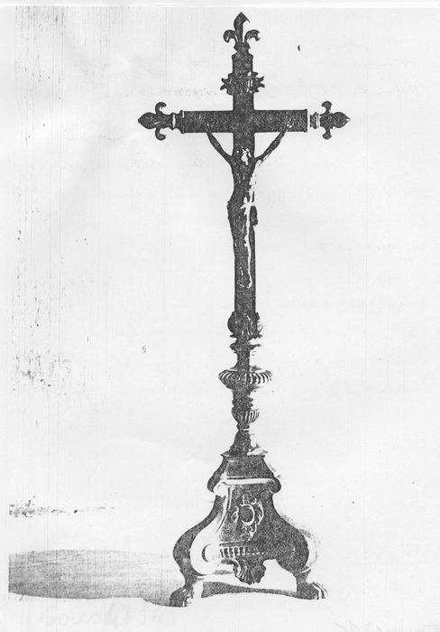 Croix d'autel (garniture du maître-autel)